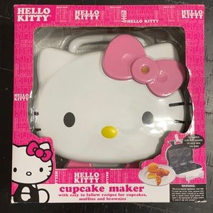 Hello kitty cupcake maker 🎀